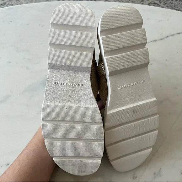 Donald Pliner Hollie Pebbled Metallic Sandal in Platino Gold NEW size 8.5 - Picture 4 of 6